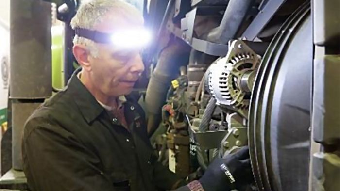 CLAAS Axion 820: FEAD System replacement