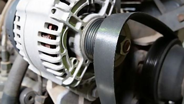 CLAAS Axion 820: FEAD System replacement