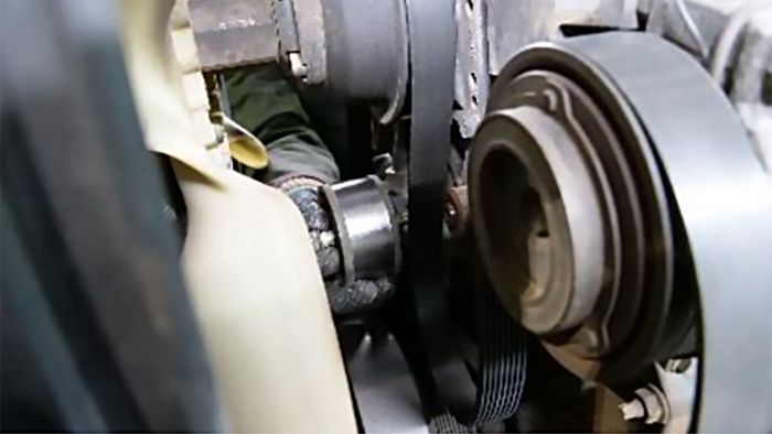 CLAAS Axion 820: FEAD System replacement