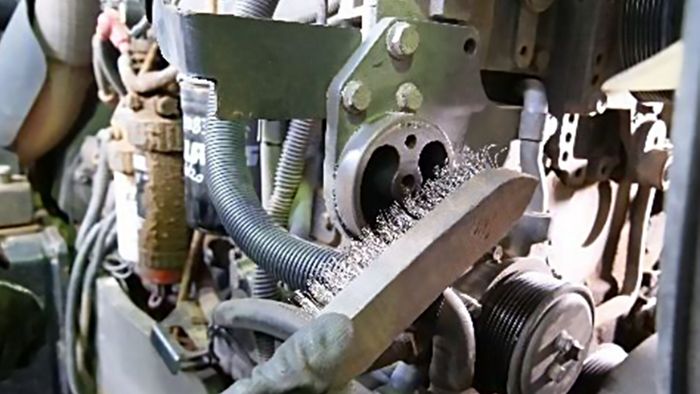 CLAAS Axion 820: FEAD System replacement