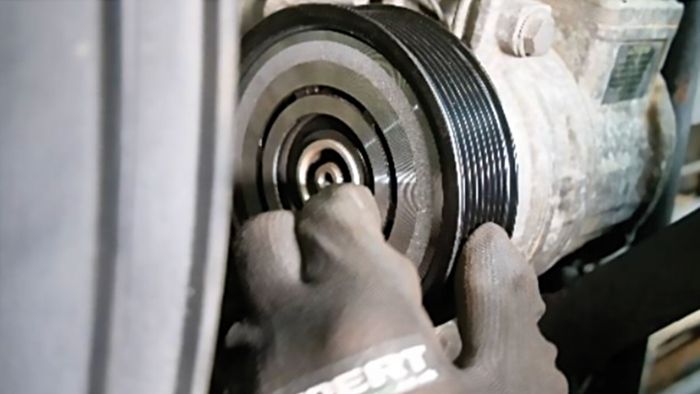 CLAAS Axion 820: FEAD System replacement