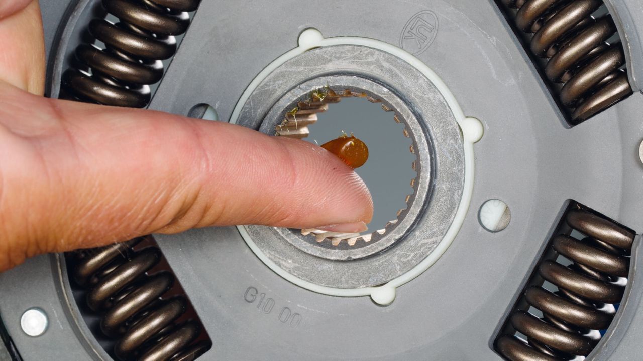 Runs like clockwork - where grease is used when changing the clutch